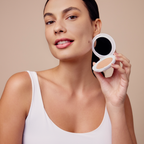 Avène High Protection Compact Tinted SPF 50 in shade Sand, dermocosmetic face powder with sun protection and smooth finish.