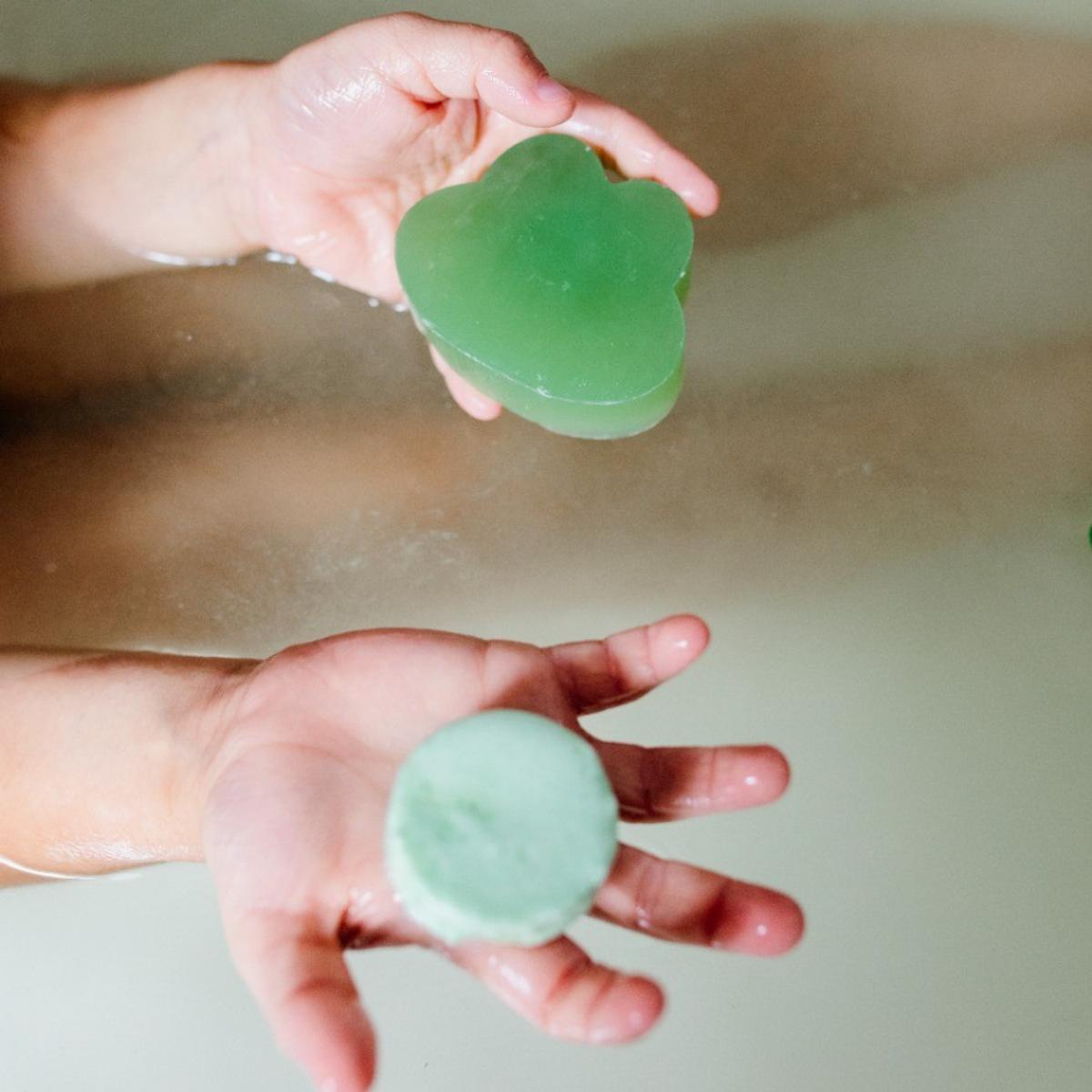 Isabelle Laurier Fizzing Bath Pebble Frog – Sweet Musk