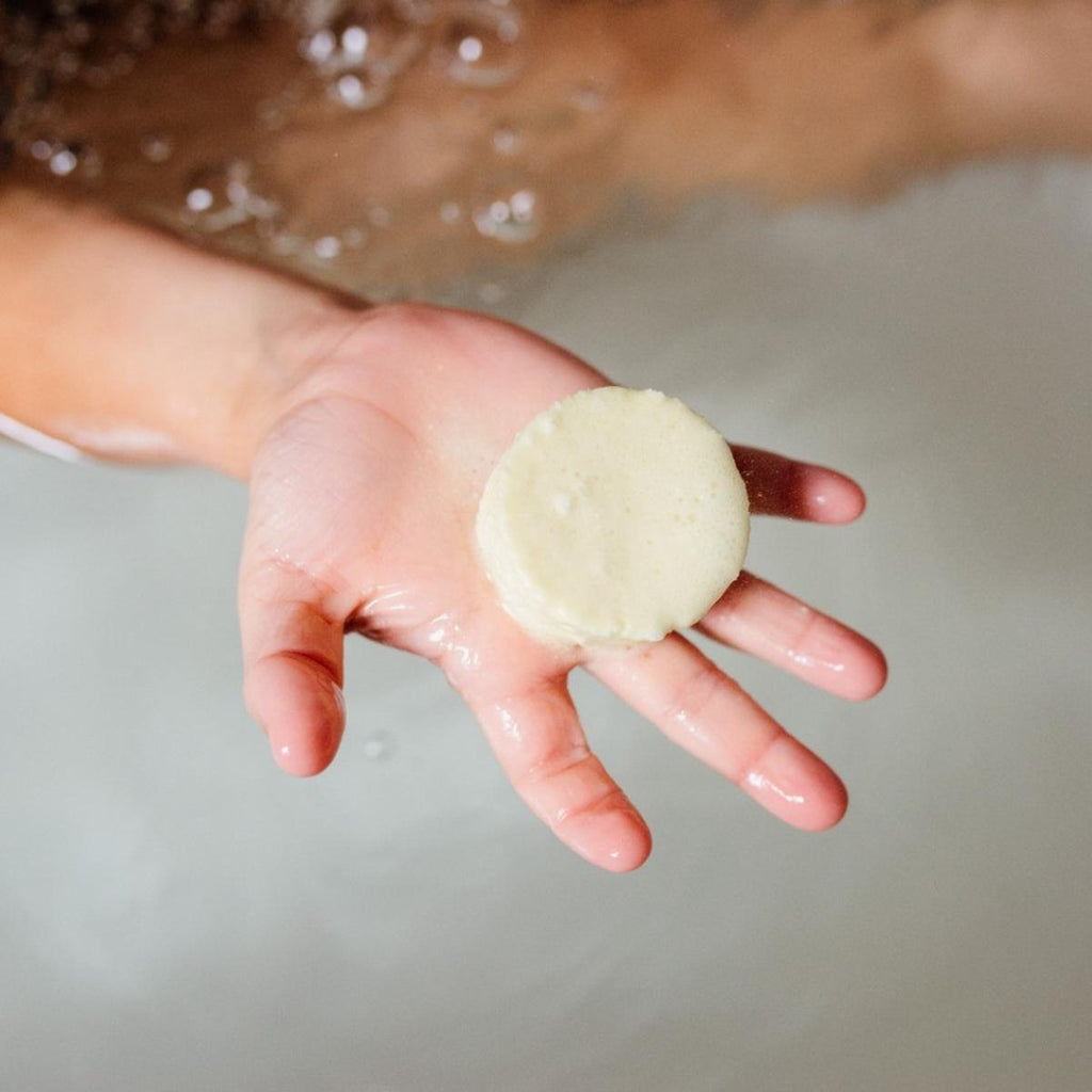 Isabelle Laurier Fizzing Bath Pebble Duck – Baby Powder