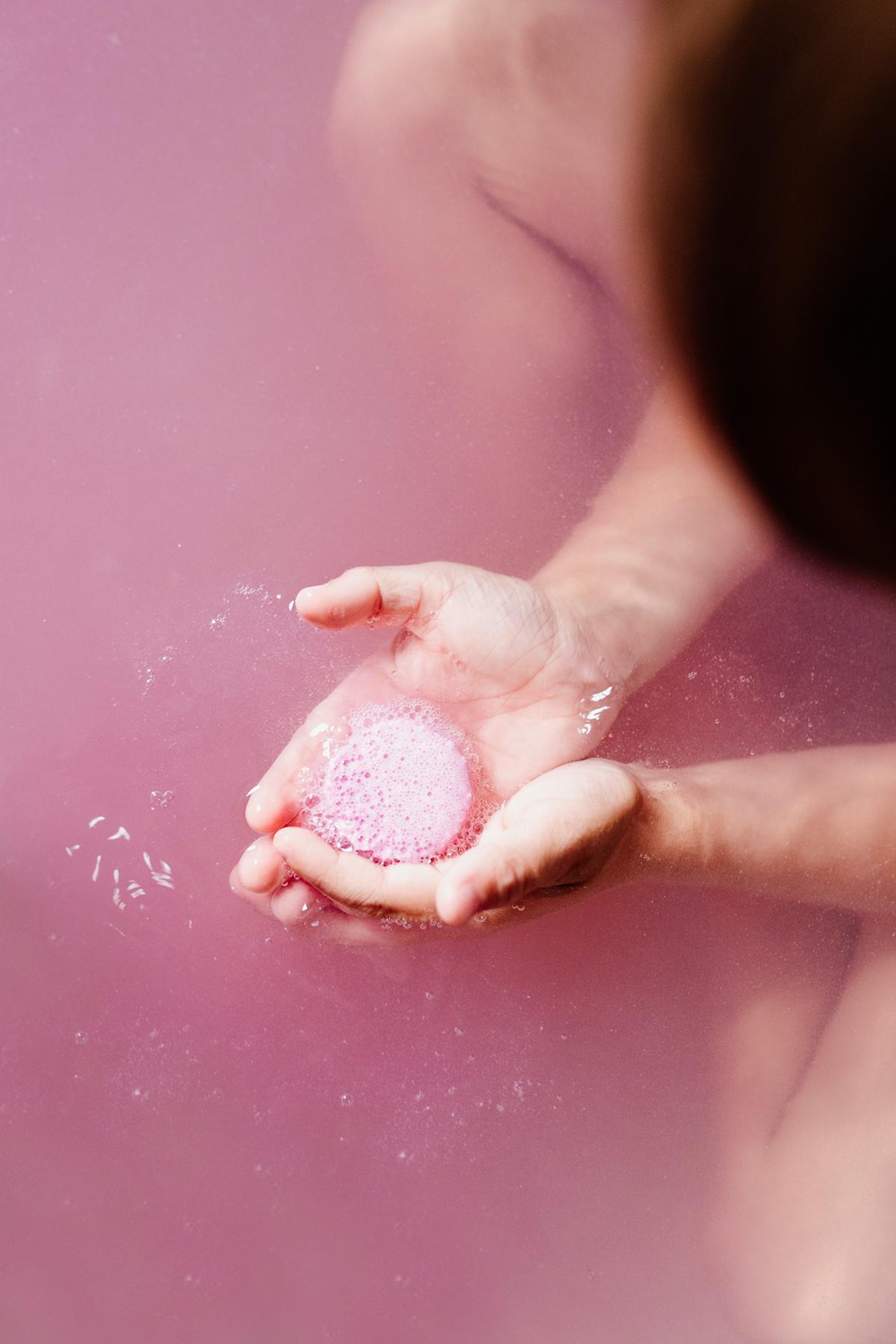 Isabelle Laurier Fizzing Bath Pebble Pig – Strawberry