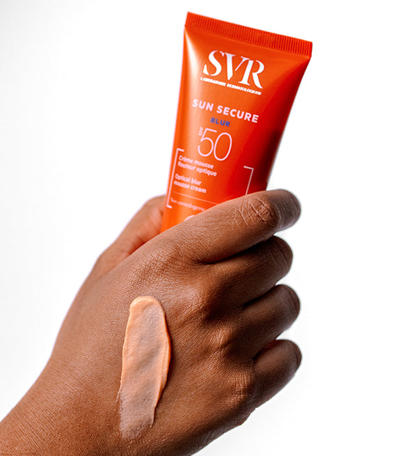 صن سيكيور بلور بعامل حماية من الشمس SPF50+ خالٍ من العطور Secondary image